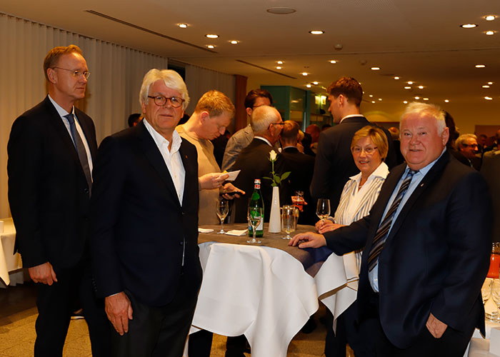 Ein Vertreter der IHK, Prof. Dr. Bontrup und ein Vertreter der Handwerkskammer mit Gemahlin