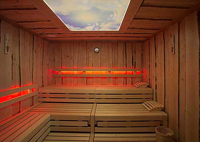 Müther hat die Waldsauna im „Nautilla“ in Illertissen mit nachhaltigem Birkenholz ausgestattet