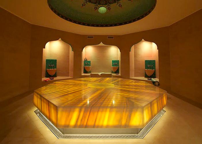 Schokoladenfabrik Berlin Das erste öffentliche Hamam in Deutschland (Mitten in Berlin-Kreuzberg). Schon jetzt ein Ort des gesellschaftlichen Lebens, aber immer strikt nach Geschlechtern getrennt.