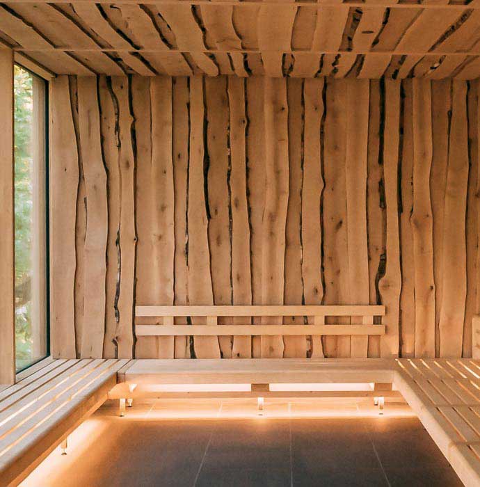 Das Birkenholz sorgt für eine urige Atmosphäre.