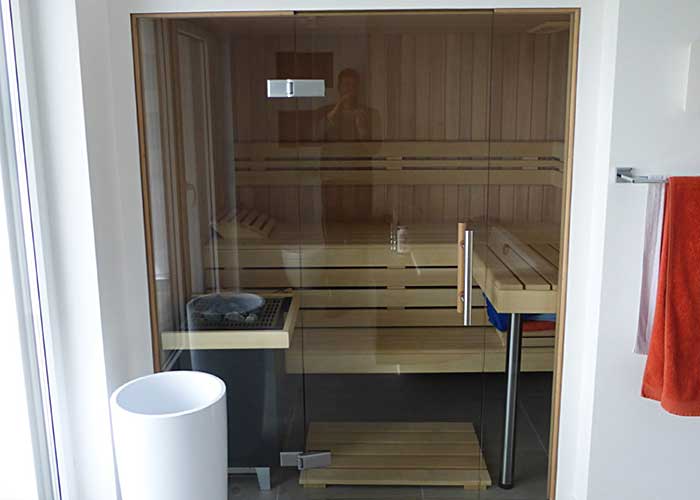 Sauna mit Innenverkleidung aus kanadischer Hemlocktanne