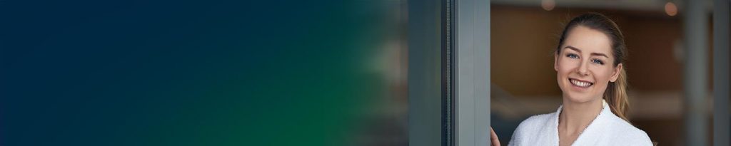 Frau Bademantel Outdoor Außensauna