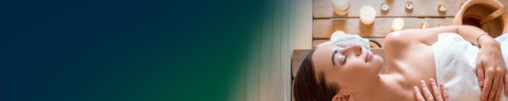 Innensauna Frau Kerzen